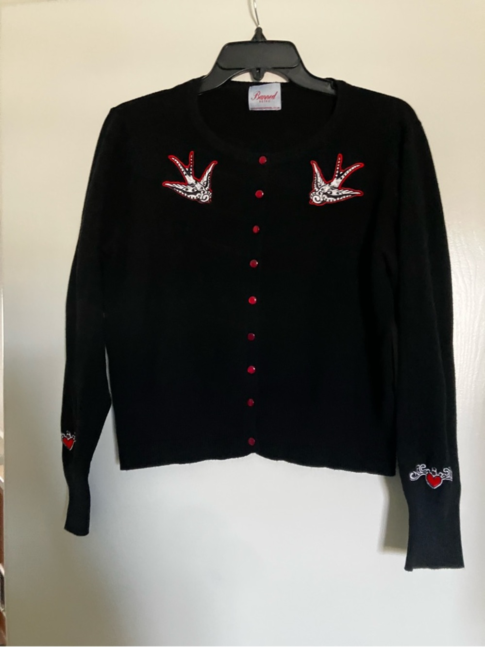 Banned Retro Rockabilly Swallow Cardigan – Black w/ Red Buttons – Pin Up Style
